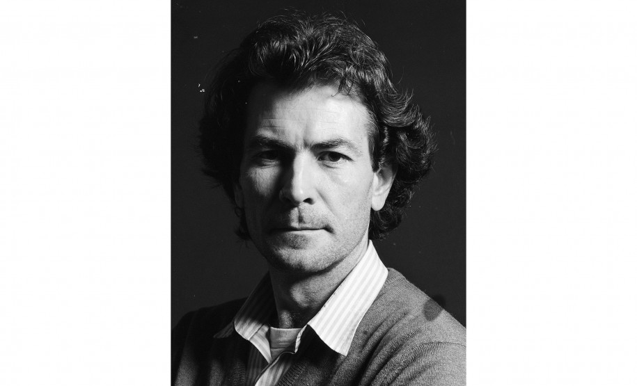 Nova exposição do MAC Paraná celebra os 80 anos do artista Rogério Dias