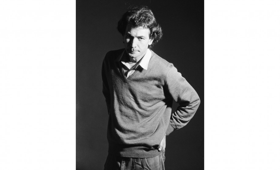 Nova exposição do MAC Paraná celebra os 80 anos do artista Rogério Dias