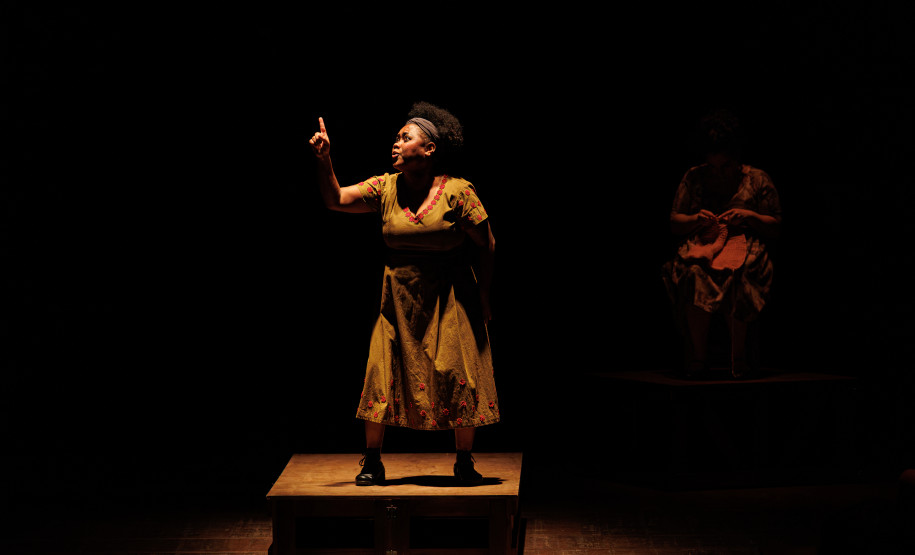 "Daqui Ninguém Sai": peça é gratuita para pessoas com deficiência auditiva