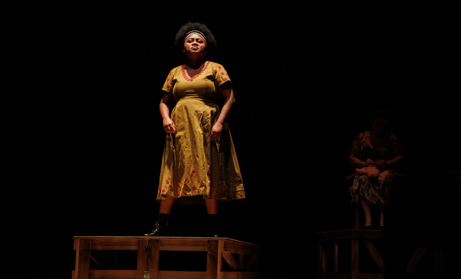 "Daqui Ninguém Sai": peça é gratuita para pessoas com deficiência auditiva