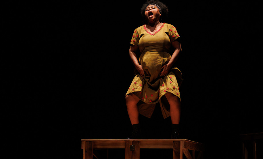 "Daqui Ninguém Sai": peça é gratuita para pessoas com deficiência auditiva