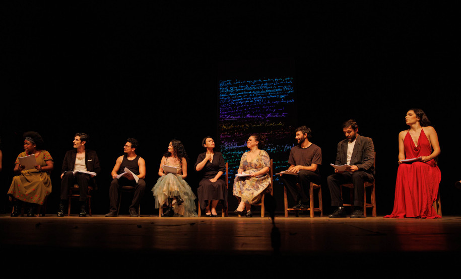 Sucesso no Festival de Curitiba, espetáculo “Daqui Ninguém Sai” estreia nova temporada no Guairinha