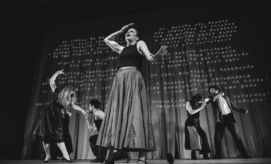 Sucesso no Festival de Curitiba, espetáculo “Daqui Ninguém Sai” estreia nova temporada no Guairinha