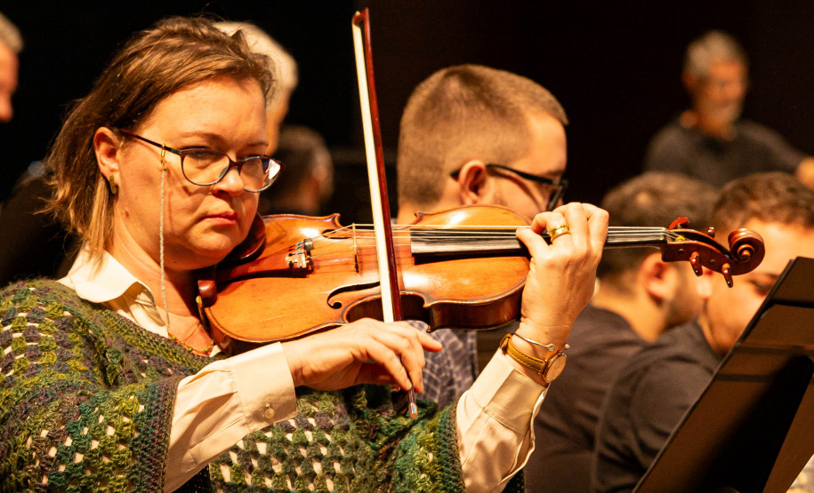 Casal, irmãos e aprendizado de gerações: os bastidores da Orquestra Sinfônica do Paraná