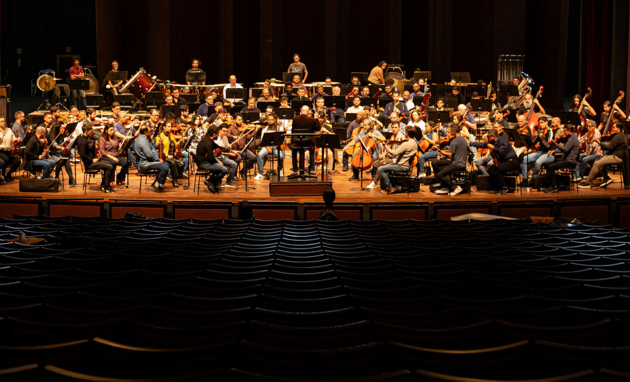 Casal, irmãos e aprendizado de gerações: os bastidores da Orquestra Sinfônica do Paraná