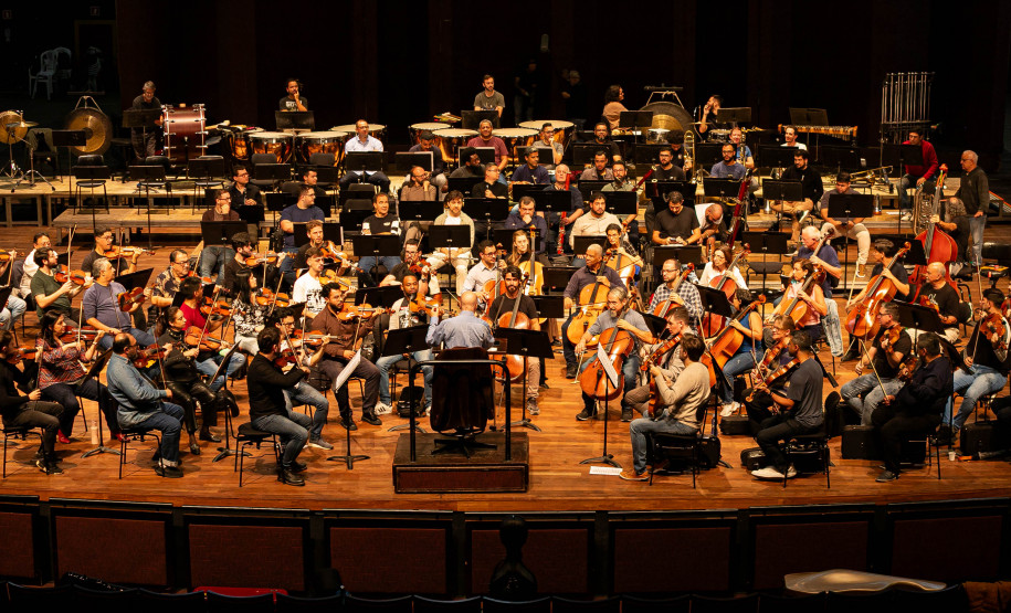 Casal, irmãos e aprendizado de gerações: os bastidores da Orquestra Sinfônica do Paraná