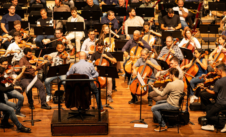 Entre famílias de instrumentos, movimentos e disposição: como funciona a Orquestra Sinfônica