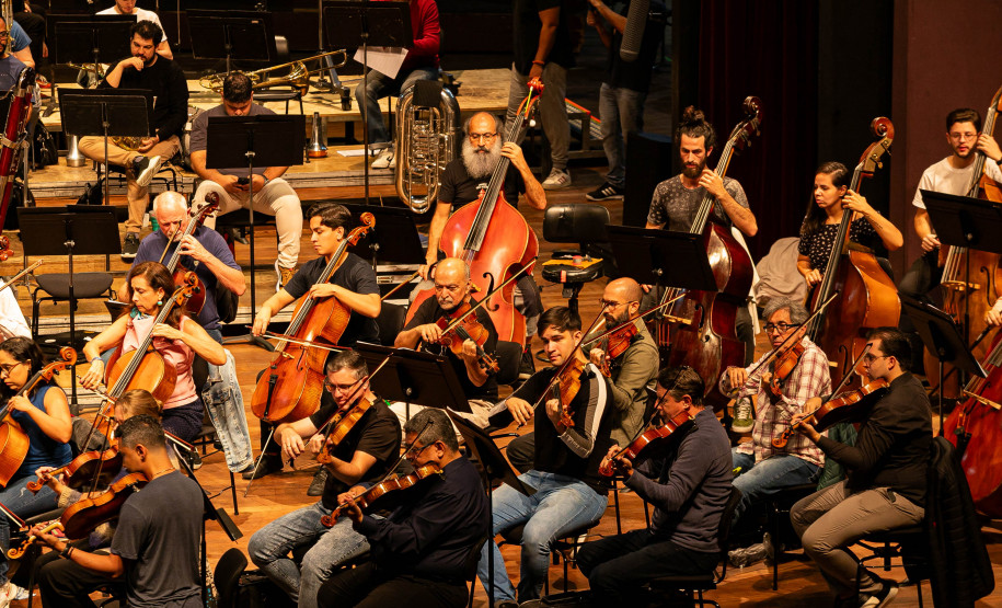 Entre famílias de instrumentos, movimentos e disposição: como funciona a Orquestra Sinfônica