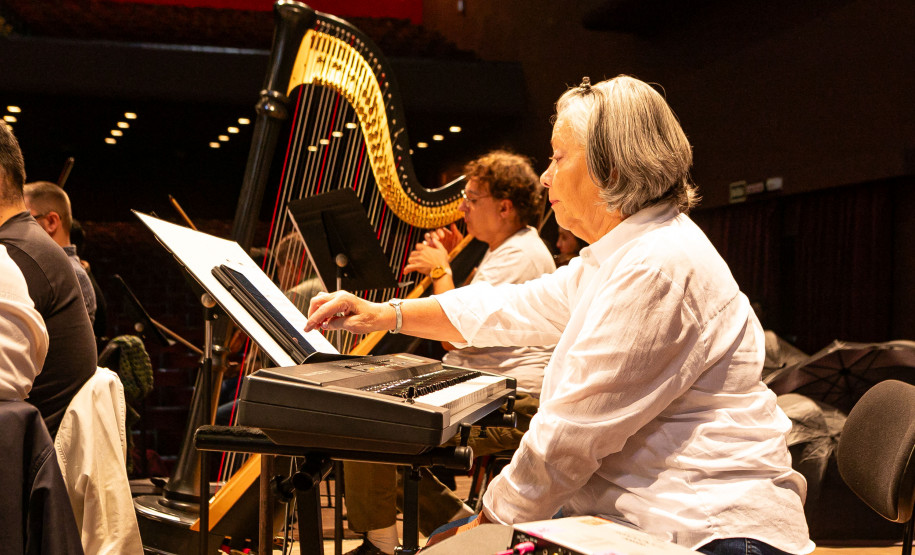 Casal, irmãos e aprendizado de gerações: os bastidores da Orquestra Sinfônica do Paraná