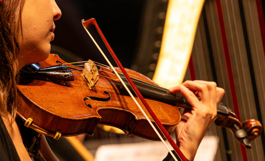 Entre famílias de instrumentos, movimentos e disposição: como funciona a Orquestra Sinfônica