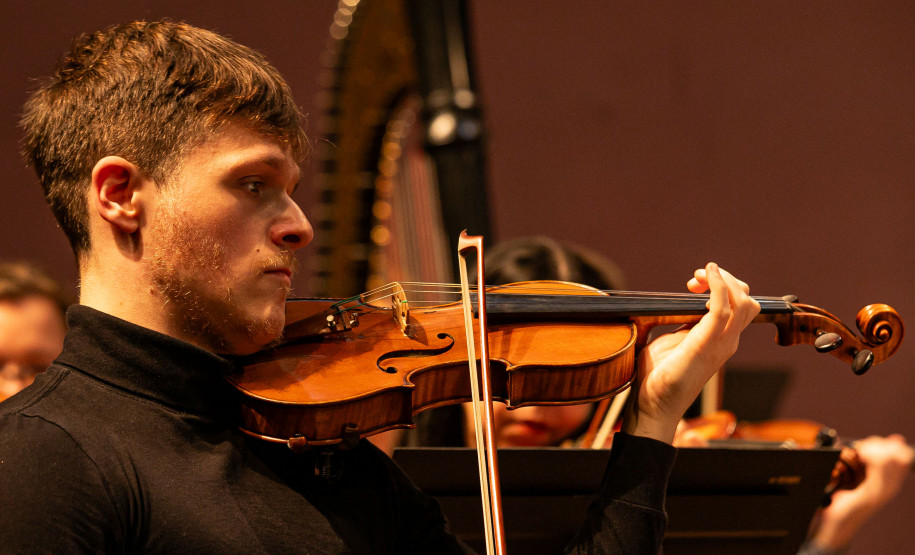 Casal, irmãos e aprendizado de gerações: os bastidores da Orquestra Sinfônica do Paraná