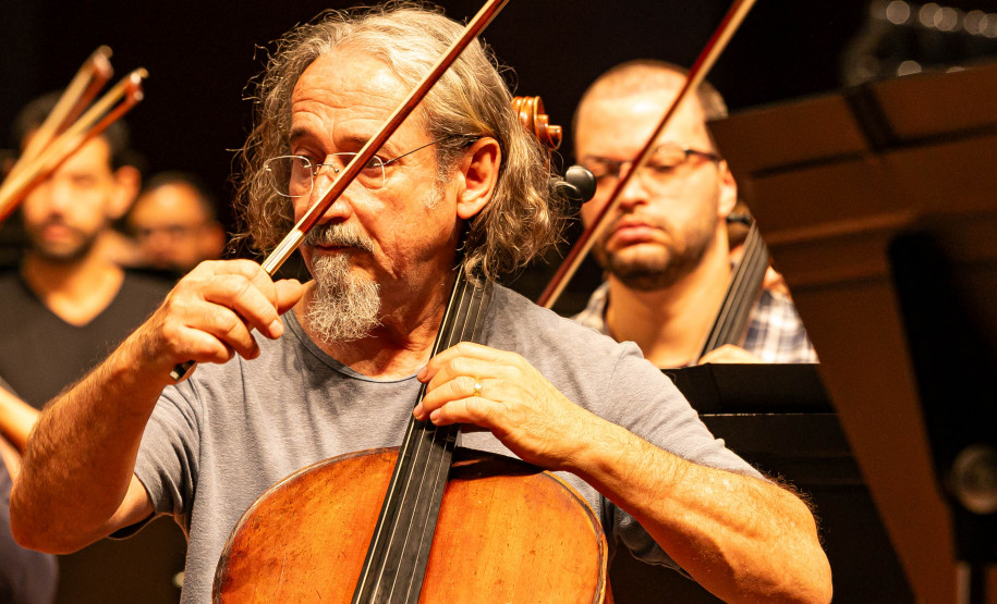 Casal, irmãos e aprendizado de gerações: os bastidores da Orquestra Sinfônica do Paraná