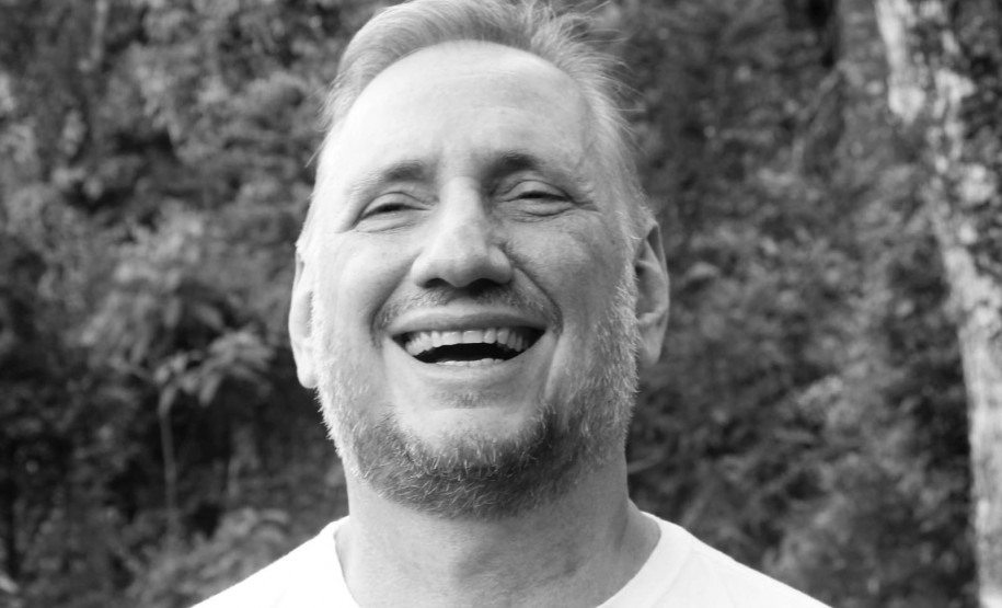 Miniauditório do Guaíra recebe peça que tem entrevista imaginária com Fellini