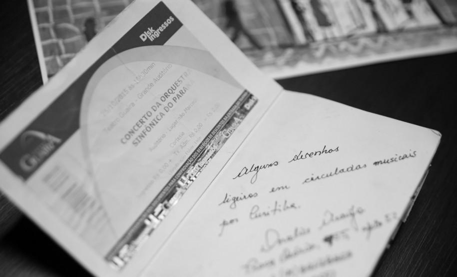 Doralice Araújo acompanha os concertos da Orquestra Sinfônica do Paraná há mais de 30 anos; na última década, passou a transformar essa paixão em arte.