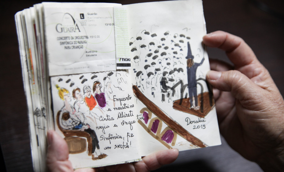 Doralice Araújo acompanha os concertos da Orquestra Sinfônica do Paraná há mais de 30 anos; na última década, passou a transformar essa paixão em arte.