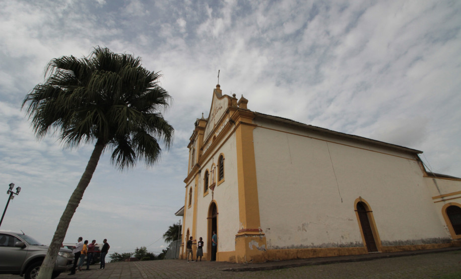 Coordenação do Patrimônio Cultural participa de entrega de projeto de restauração da Igreja Matriz de Antonina