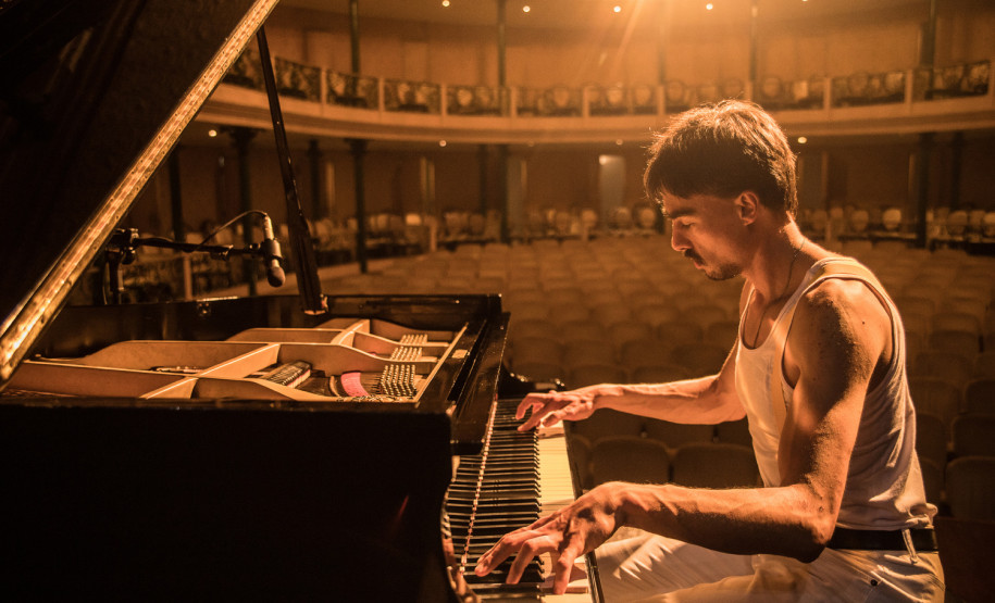 Rock ao Piano celebra os 50 anos dos clássicos de 1975 no Guairinha