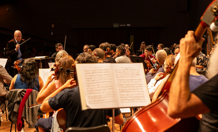 Casal, irmãos e aprendizado de gerações: os bastidores da Orquestra Sinfônica do Paraná