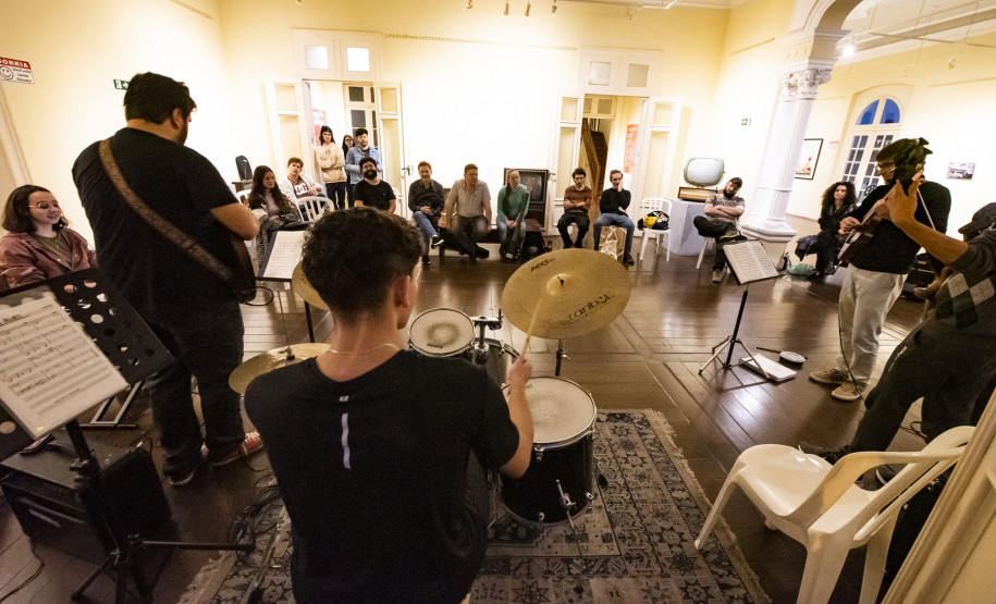 Beatles no Guaíra, Barão Vermelho, TV Colosso e museus movimentam a agenda cultural