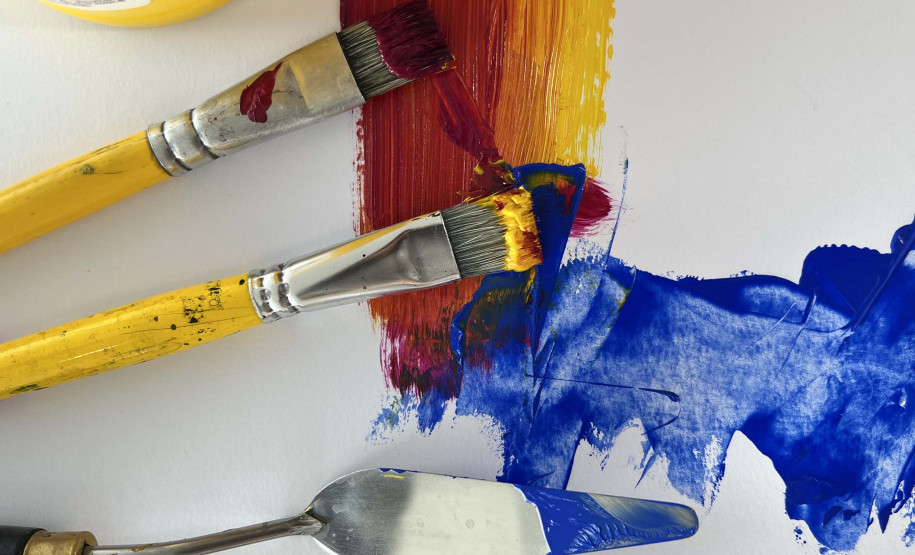 MON promove oficina de pintura com o artista Ronald Simon