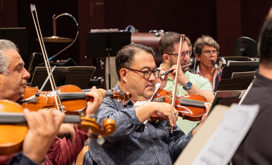Casal, irmãos e aprendizado de gerações: os bastidores da Orquestra Sinfônica do Paraná