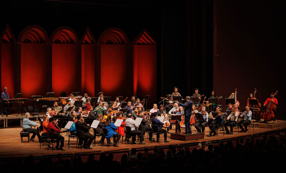 Orquestra Sinfônica encanta plateia lotada do Guaíra com repertório dos Beatles