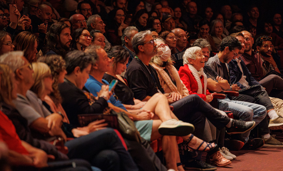 Orquestra Sinfônica encanta plateia lotada do Guaíra com repertório dos Beatles