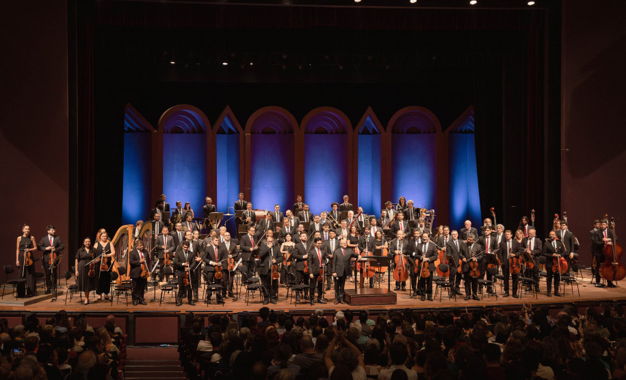 Orquestra Sinfônica comemora 40 anos com show monumental com 200 pessoas no palco
