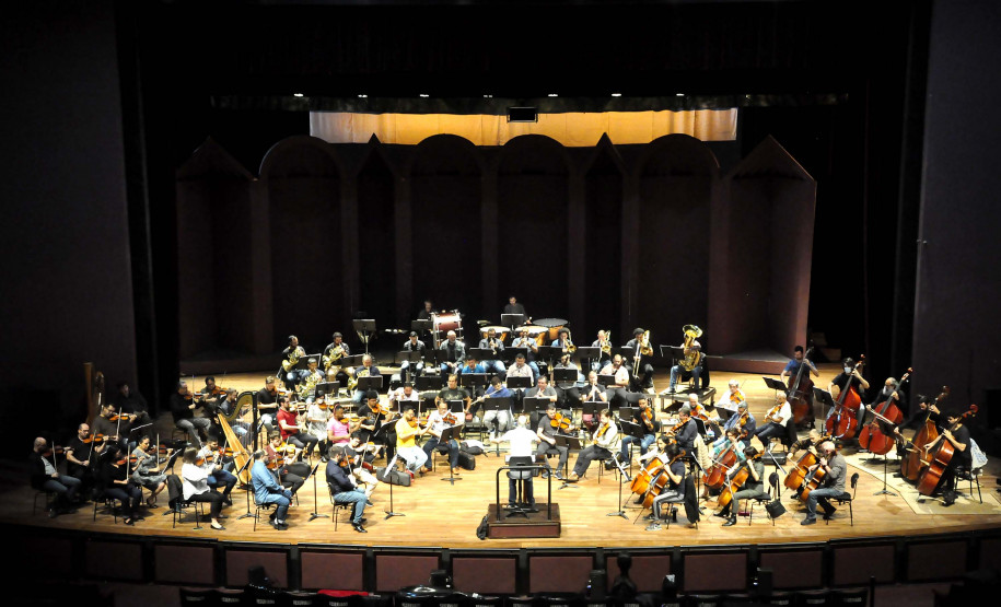 Entre famílias de instrumentos, movimentos e disposição: como funciona a Orquestra Sinfônica