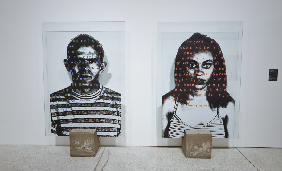 Exposição do artista Alex Flemming fica em cartaz até domingo no MON