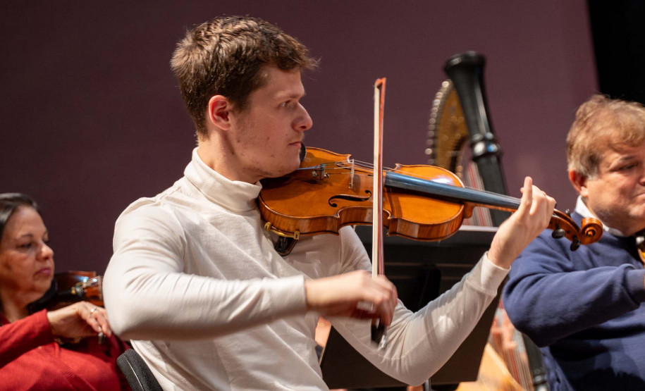 Casal, irmãos e aprendizado de gerações: os bastidores da Orquestra Sinfônica do Paraná