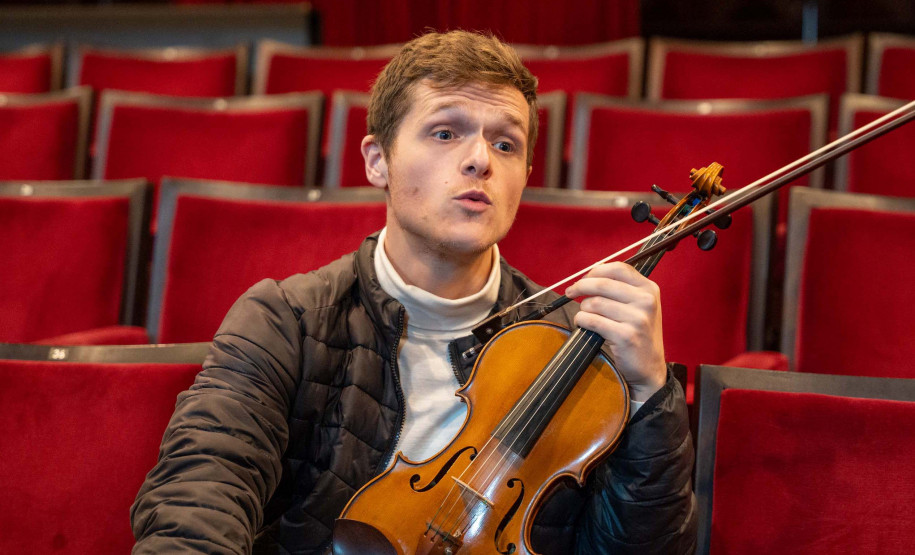 Casal, irmãos e aprendizado de gerações: os bastidores da Orquestra Sinfônica do Paraná