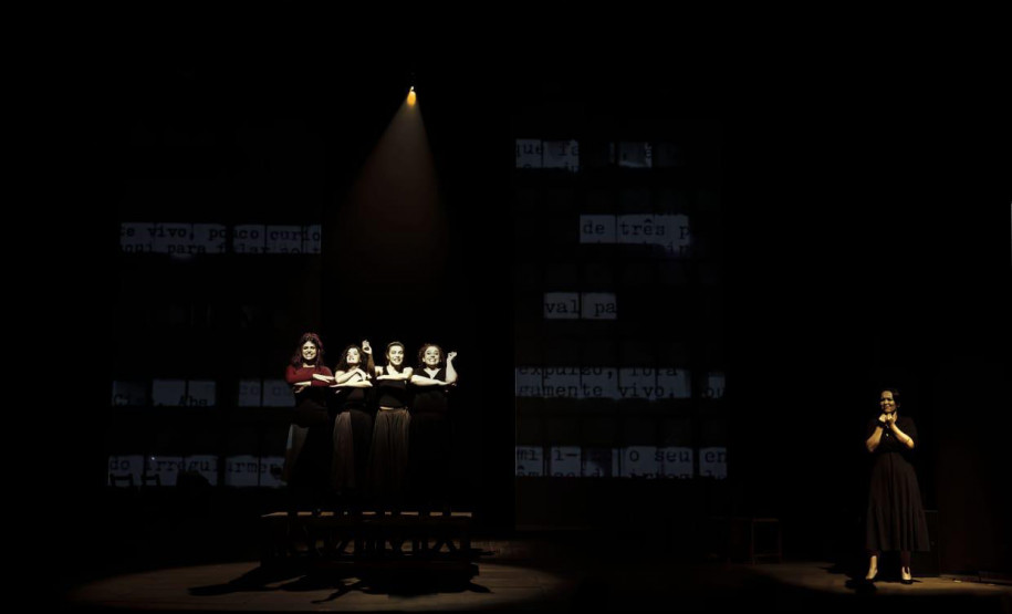 "Daqui Ninguém Sai": peça é gratuita para pessoas com deficiência auditiva