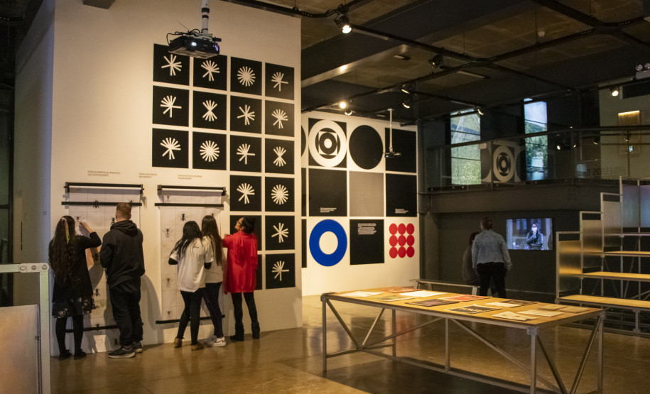 Claudia Raia, exposição latina no MIS e literatura paranaense estão na agenda cultural