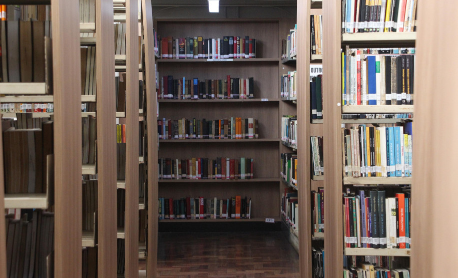 100 anos de Dalton Trevisan e oficinas: veja a agenda de junho da Biblioteca Pública