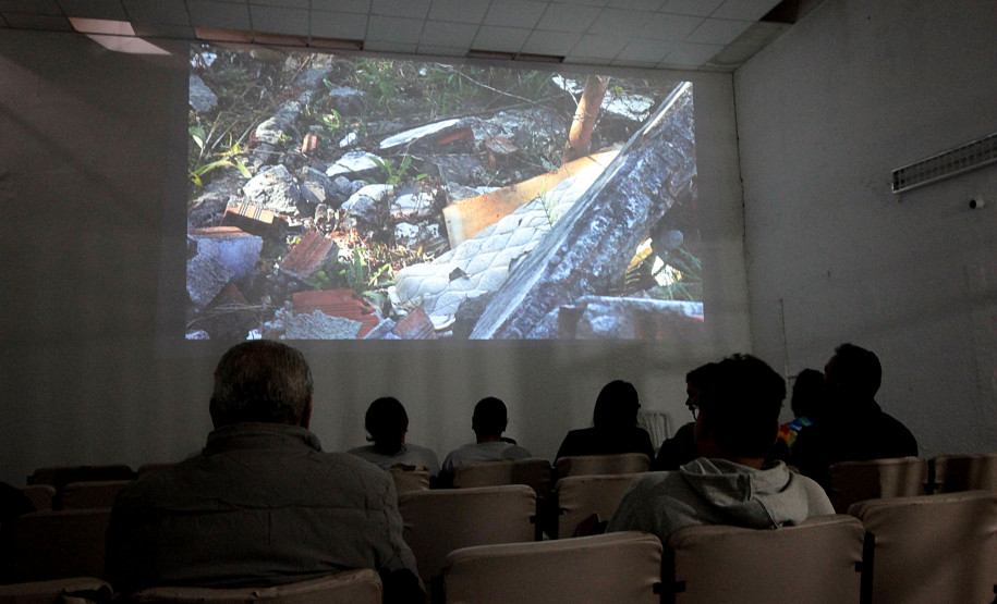 Agenda de junho do MIS-PR tem visita guiada noturna, Mazzaropi e a mostra "Desse lado do muro"