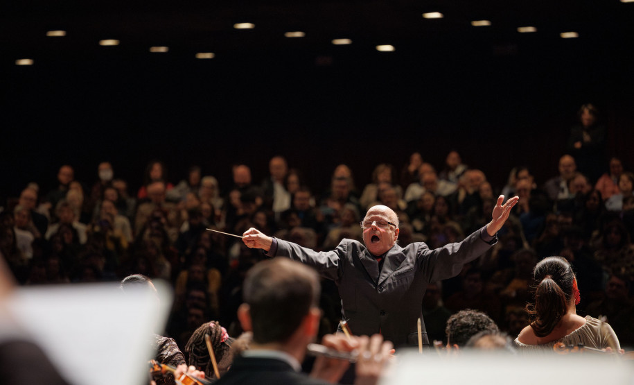 Claudia Raia, exposição latina no MIS e literatura paranaense estão na agenda cultural