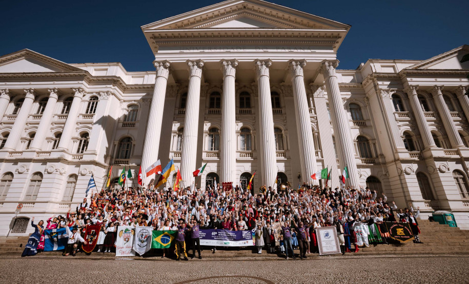 Apoiado pelo Estado, Festival Folclórico e de Etnias do Paraná une cultura e turismo