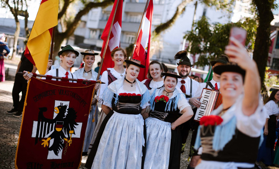 Apoiado pelo Estado, Festival Folclórico e de Etnias do Paraná une cultura e turismo