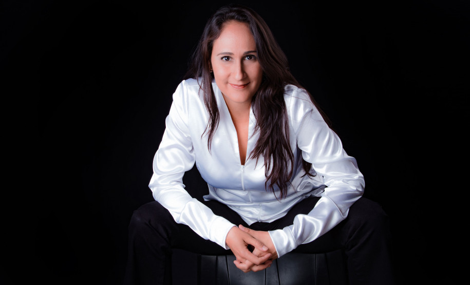 Orquestra Sinfônica apresenta no domingo concerto com obras de Schumann e Bartók. Na foto, Simone Menezes