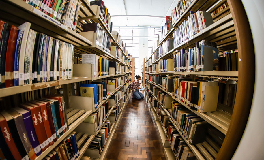 100 anos de Dalton Trevisan e oficinas: veja a agenda de junho da Biblioteca Pública