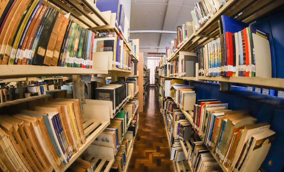 100 anos de Dalton Trevisan e oficinas: veja a agenda de junho da Biblioteca Pública