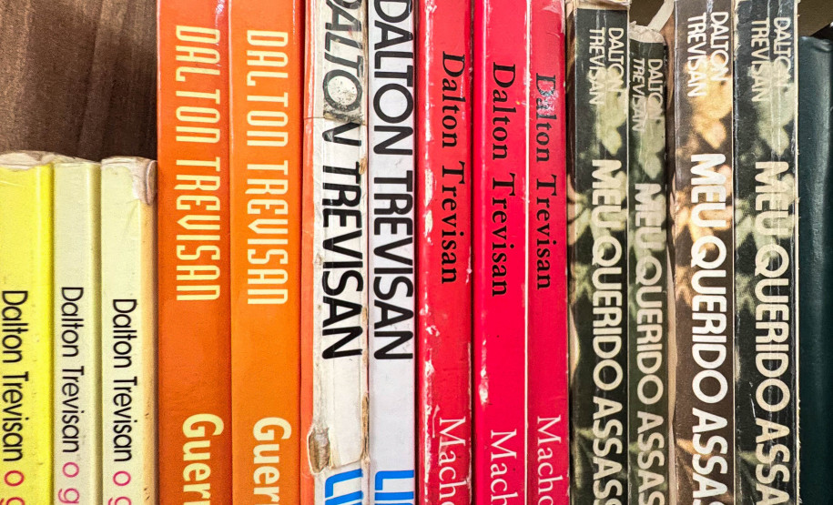 Escritor do Paraná apresenta Dalton Trevisan sem folclores e Curitiba imaginária em biografia