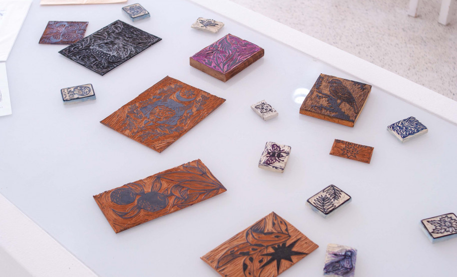 MON realiza oficina de gravura inspirada na coleção asiática