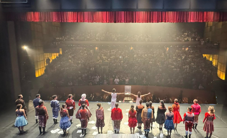 Balé Teatro Guaíra lota Palácio das Artes, em BH, com “Romeu e Julieta” contemporâneo