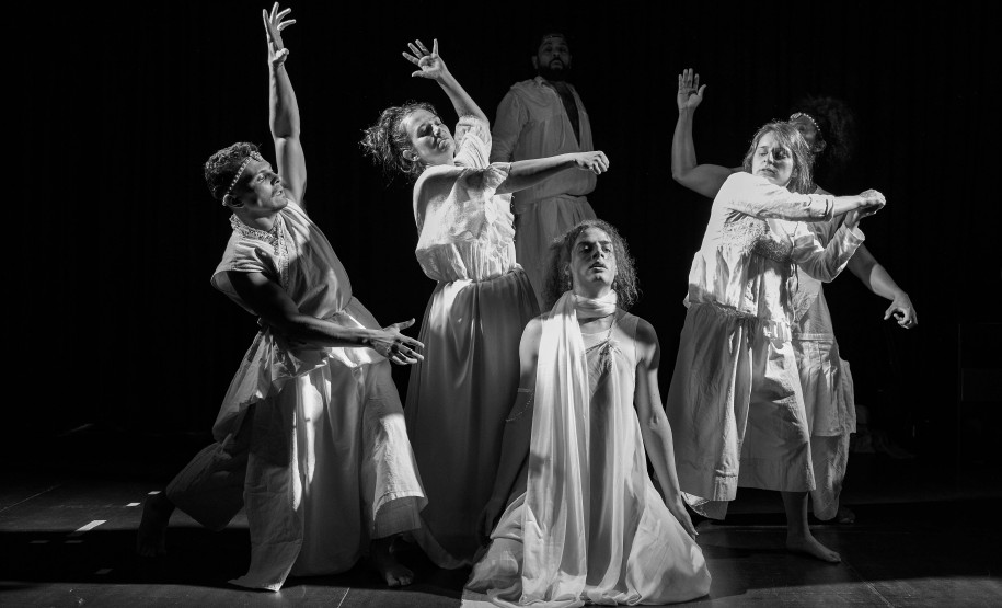 Ave Lola apresenta "Sonho de Uma Noite de Verão" no Guairinha em temporada beneficente