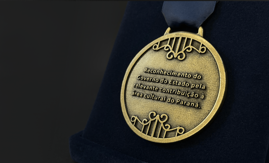 Concepção e projeto da Medalha de Mérito Cultural