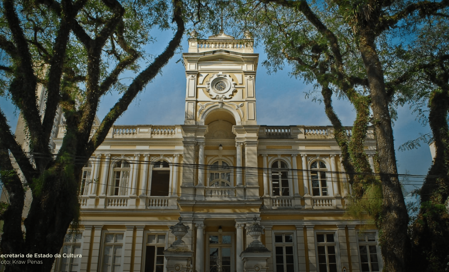 Concepção e projeto da Medalha de Mérito Cultural