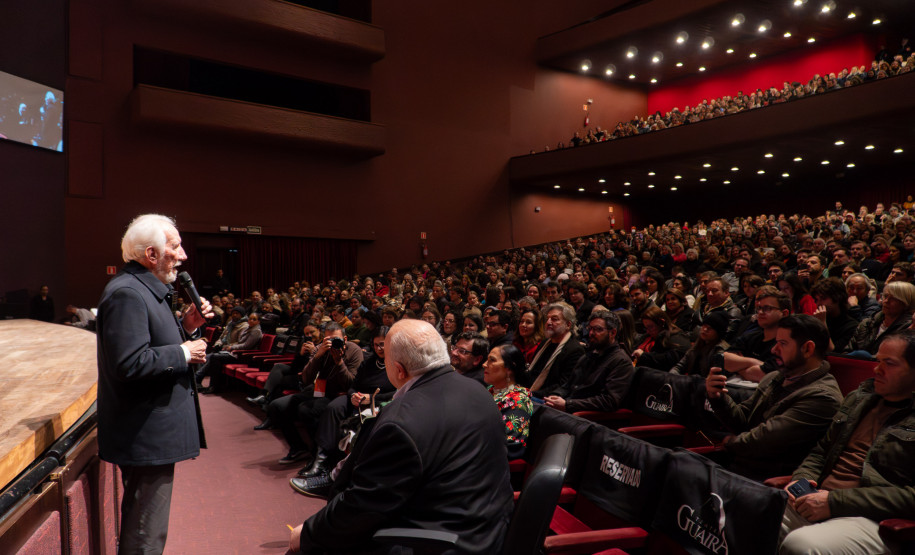 Piana participa da abertura do 63º Festival Folclórico de Etnias, que reúne 2 mil artistas