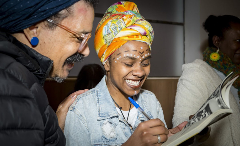 Biblioteca Pública do Paraná sediará lançamento de nova antologia de literatura